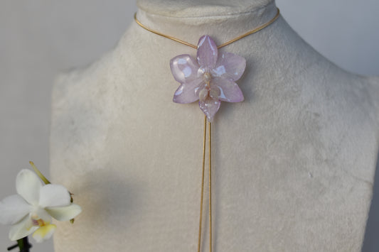 Colgante Mini Phalaenopsis Lila con Cadena Dorada Ajustable