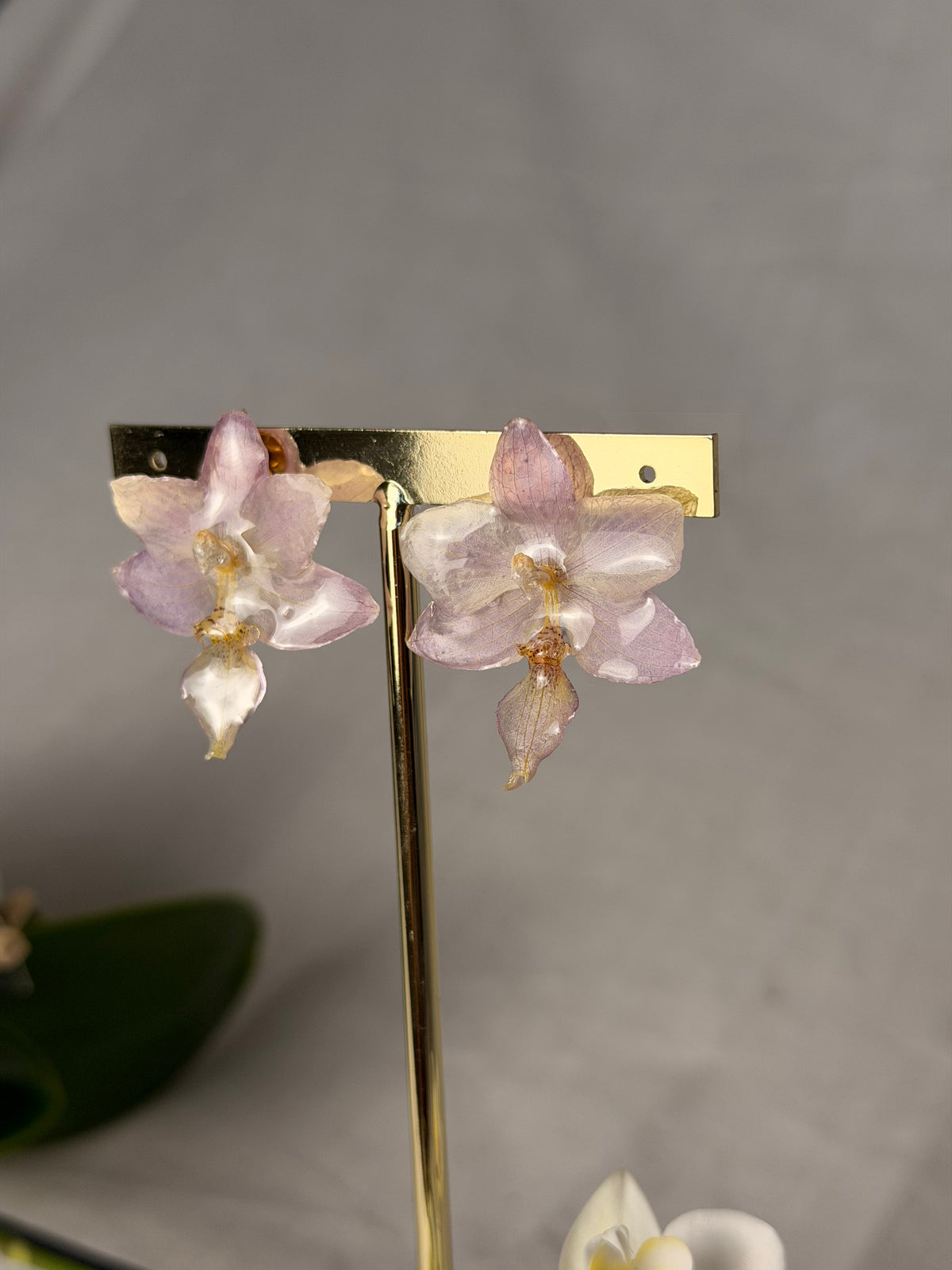 Pendientes Mini Orquídea Lila Tipo Botón