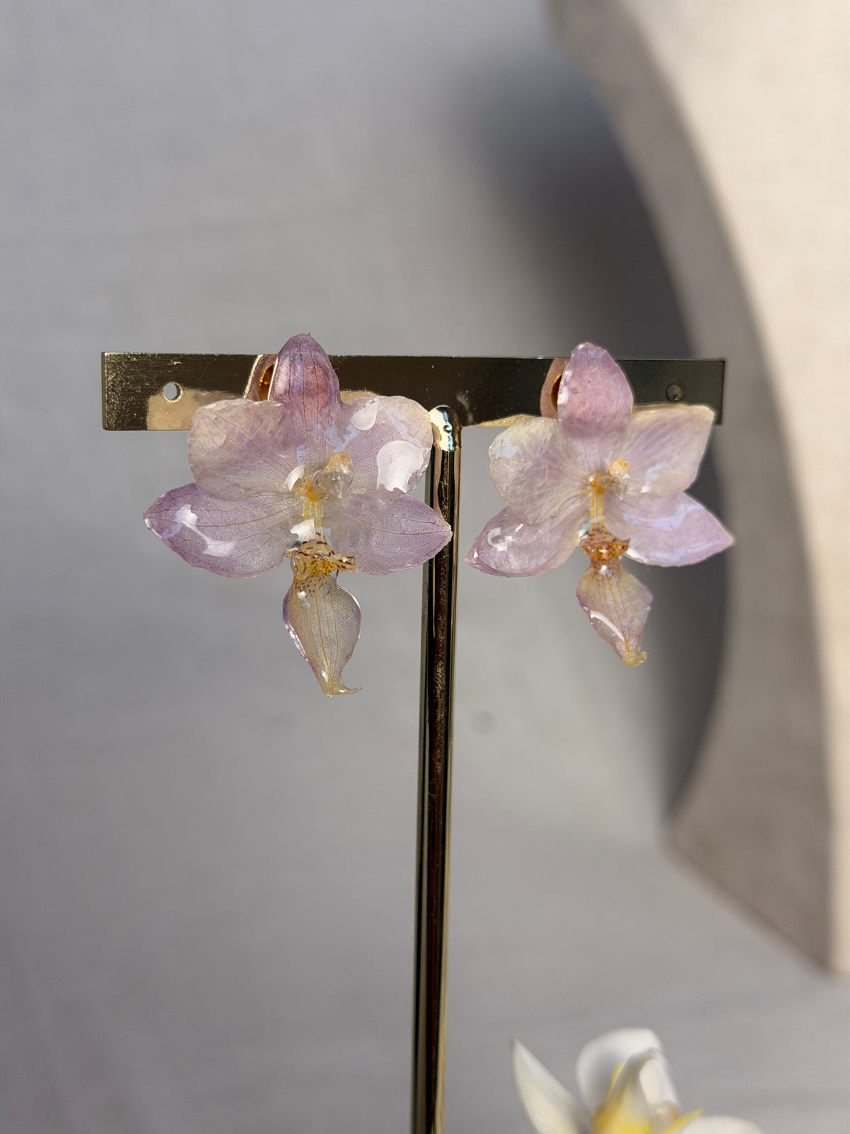 Pendientes Mini Orquídea Lila Tipo Botón